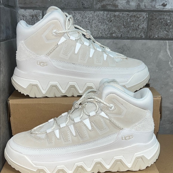 UGG Shoes - UGG CAPTRAIL HIGH